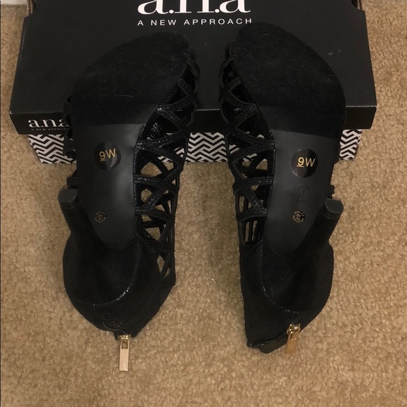 NWT** 9W Black glitter strapped heels - Picture 5 of 7